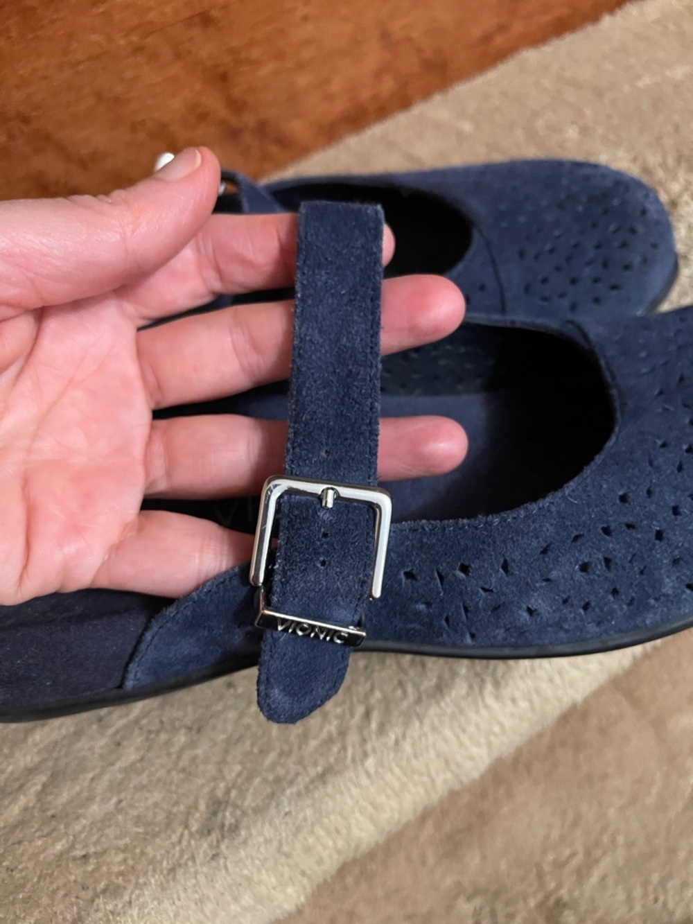 Vionic Navy Suede Mary Jane Clog with Buckle Size 9 In Excellent Condition - Picture 11 of 12